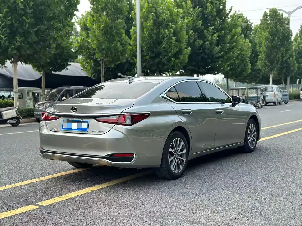 Lexus ES 2022 — фото 10