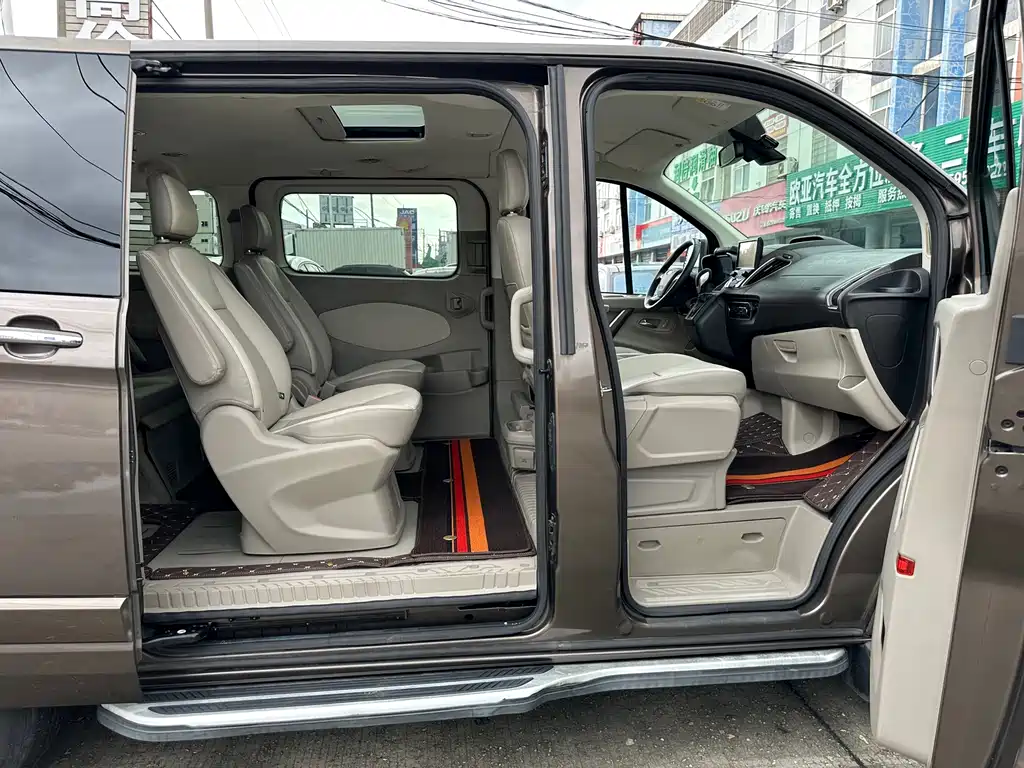 Ford Tourneo 2017 — фото 20