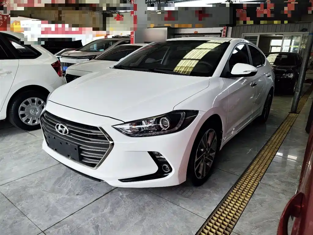 Hyundai Elantra 2018 — фото 2