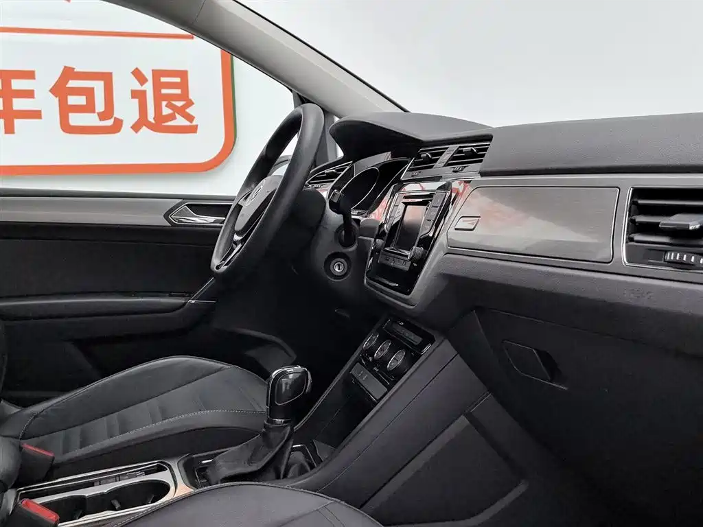 Volkswagen Touran 2017 — фото 22