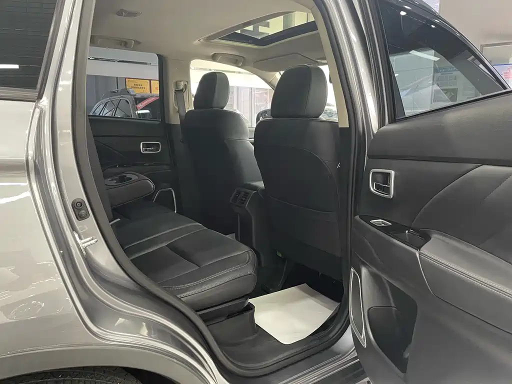 Mitsubishi Outlander 2019 — фото 16