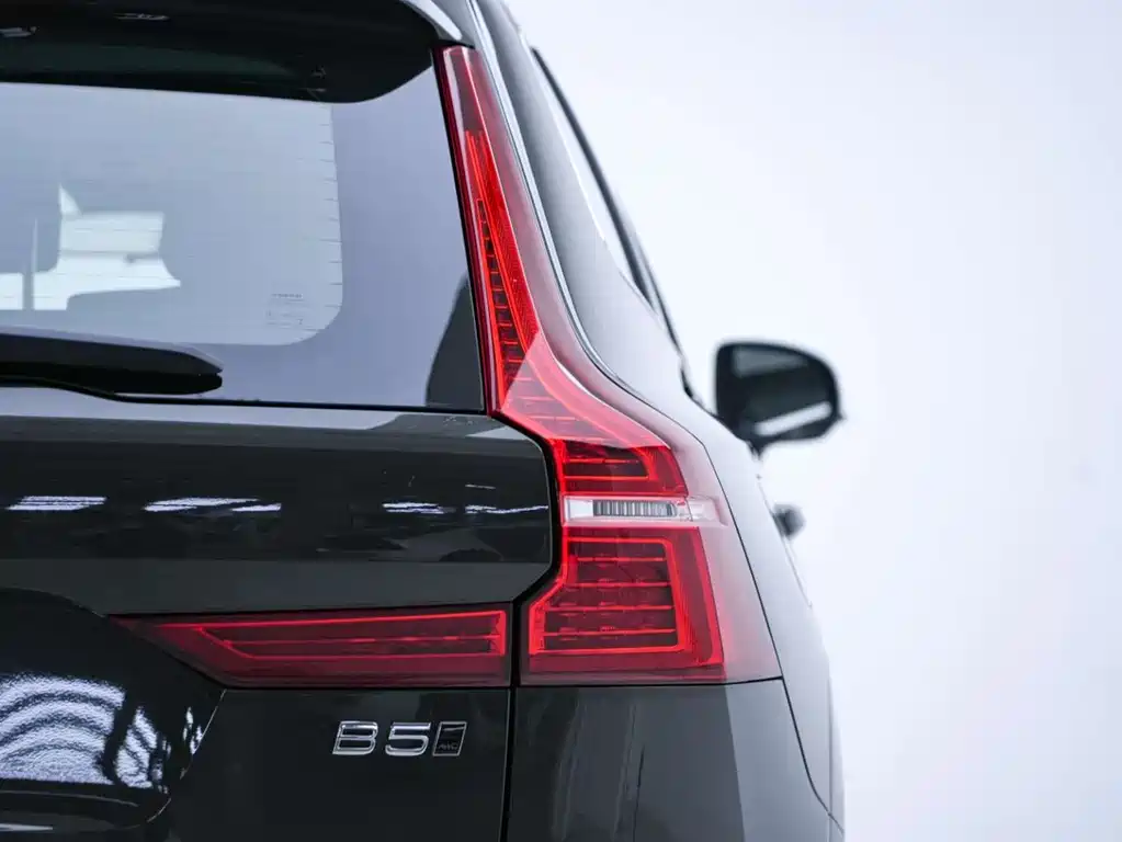 Volvo XC60 2021 — фото 17