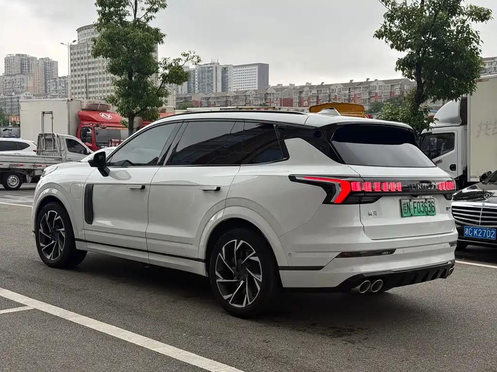 Lynk & Co 09 EM-P 2022