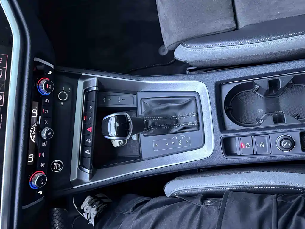 Audi Q3 2021 — фото 19