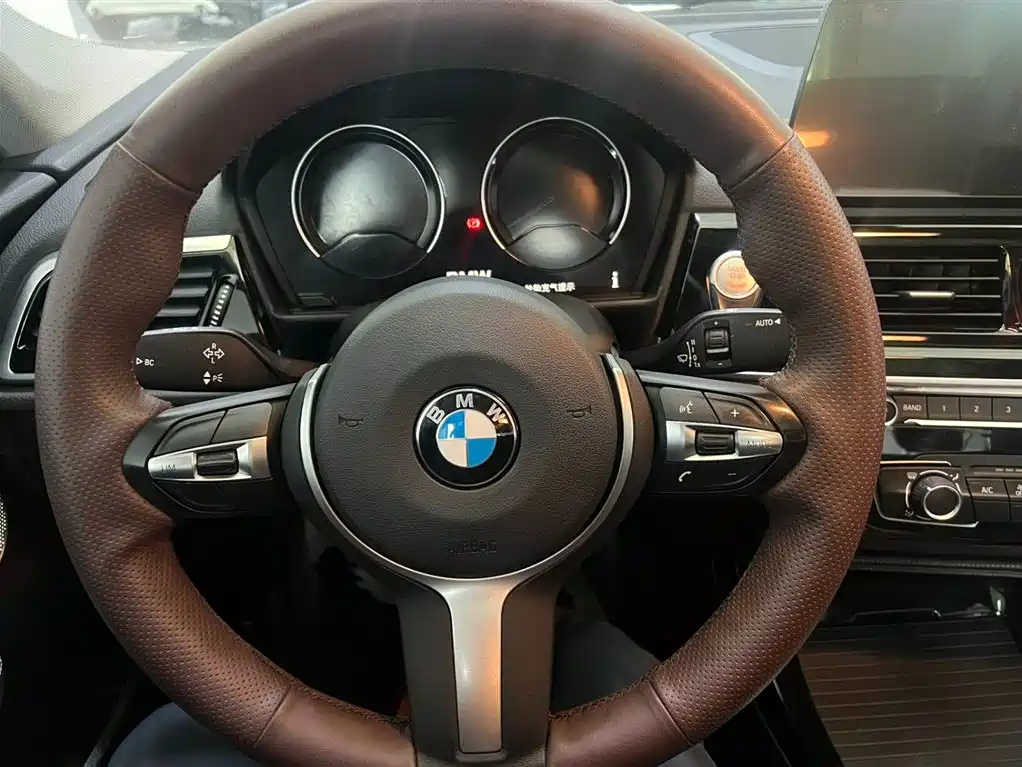 BMW 1 Series 2021 — фото 12