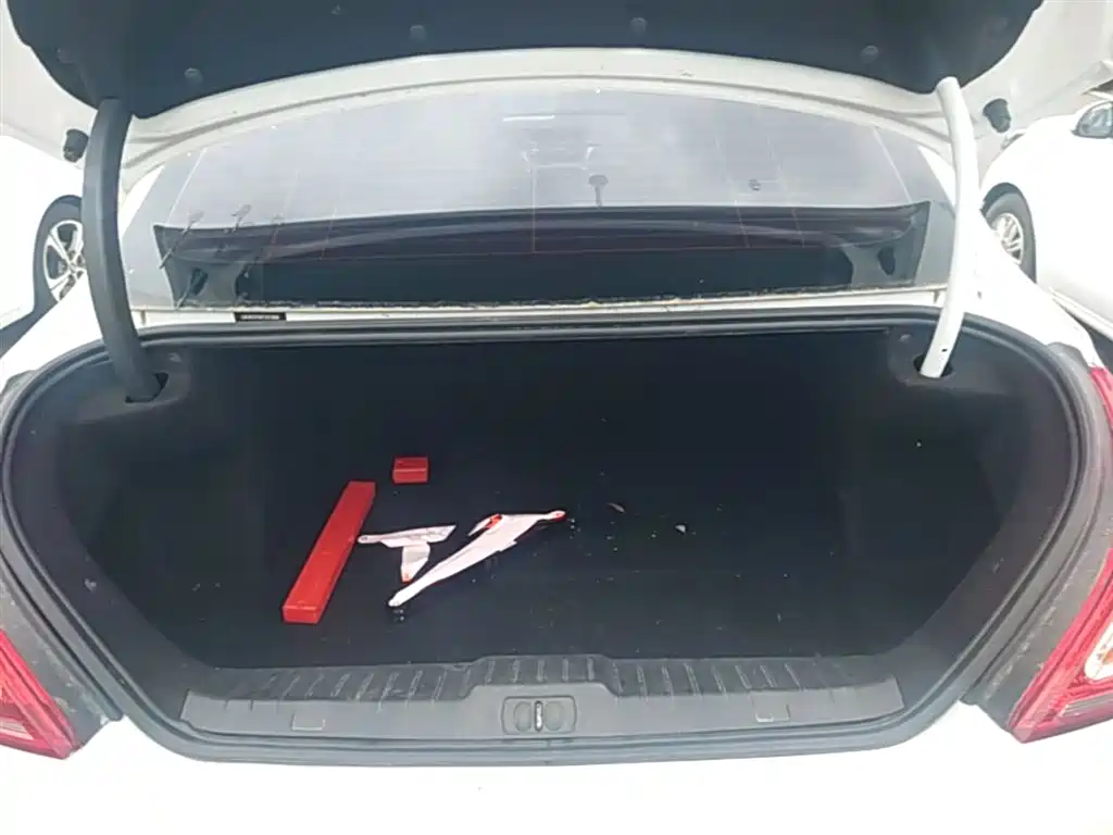 Peugeot 308 2016 — фото 19