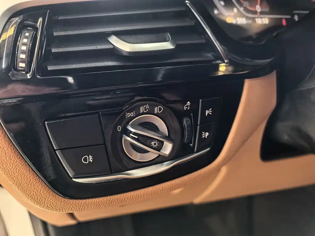 BMW 5 Series 2020 — фото 12
