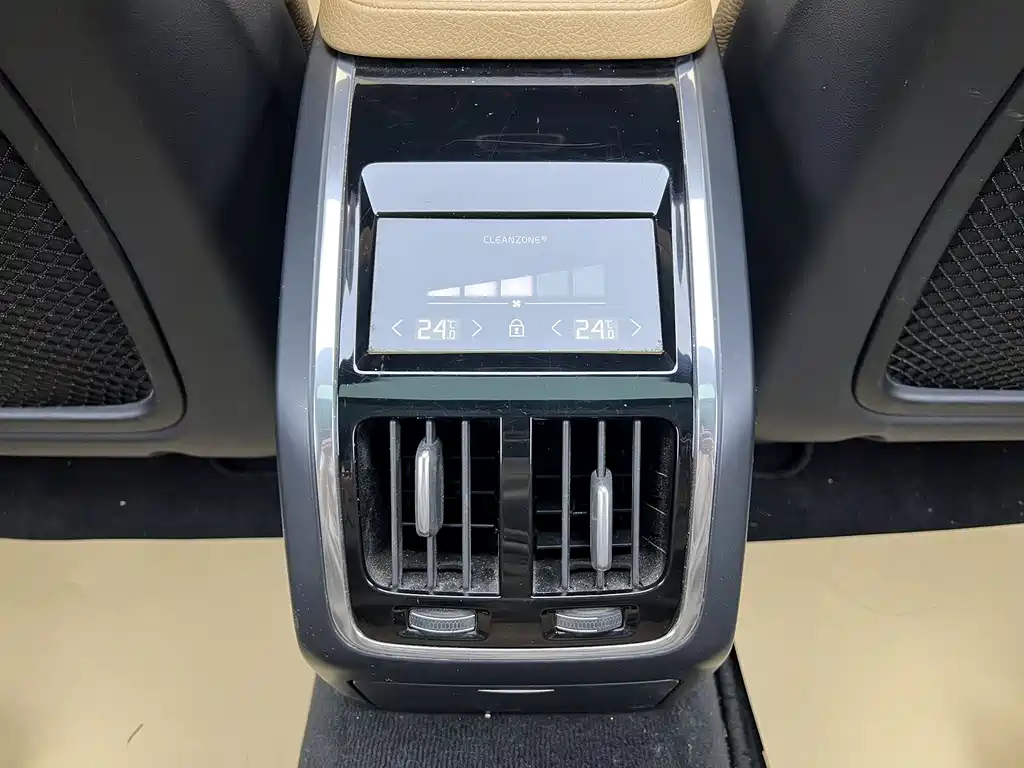 Volvo S90 2018 — фото 17