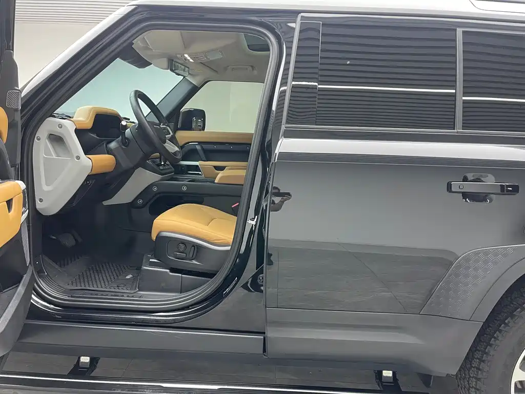 Land Rover Defender 2024 — фото 16