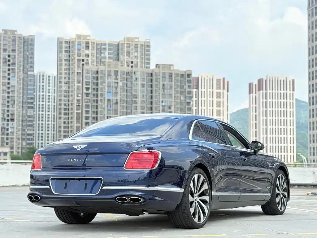 Bentley Flying Spur 2024 — фото 14