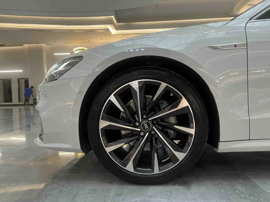 Audi A7L 2023 — фото 15