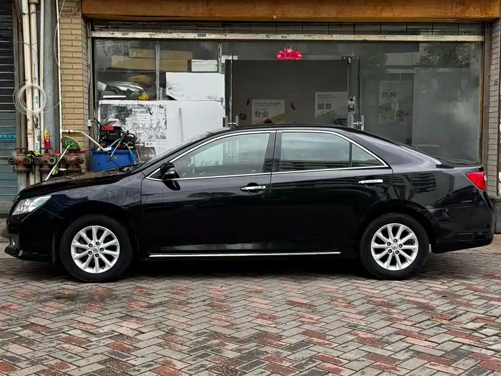 Toyota Camry 2013 — фото 2