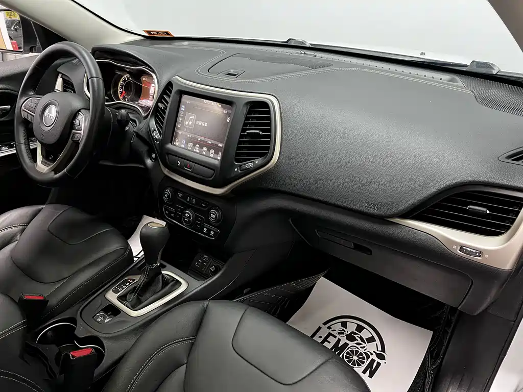 Jeep Cherokee 2018 — фото 42