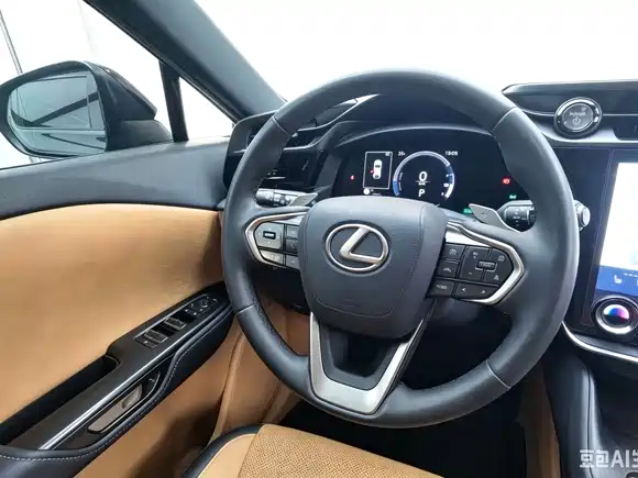 Lexus RZ 2023 — фото 4