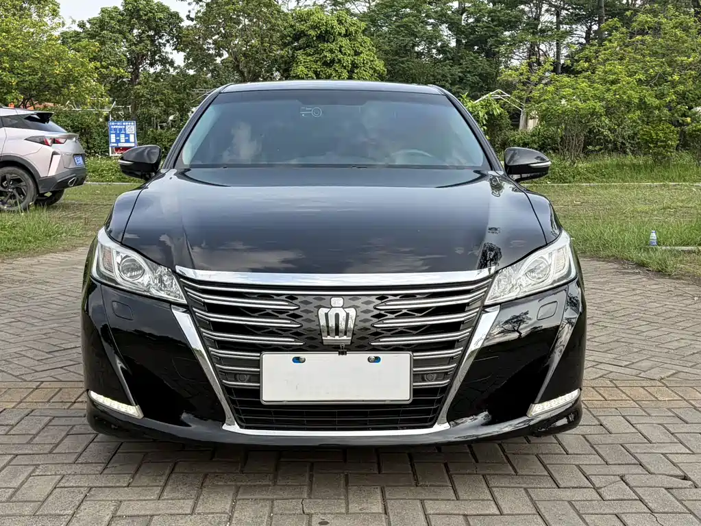 Toyota Crown 2017 — фото 3