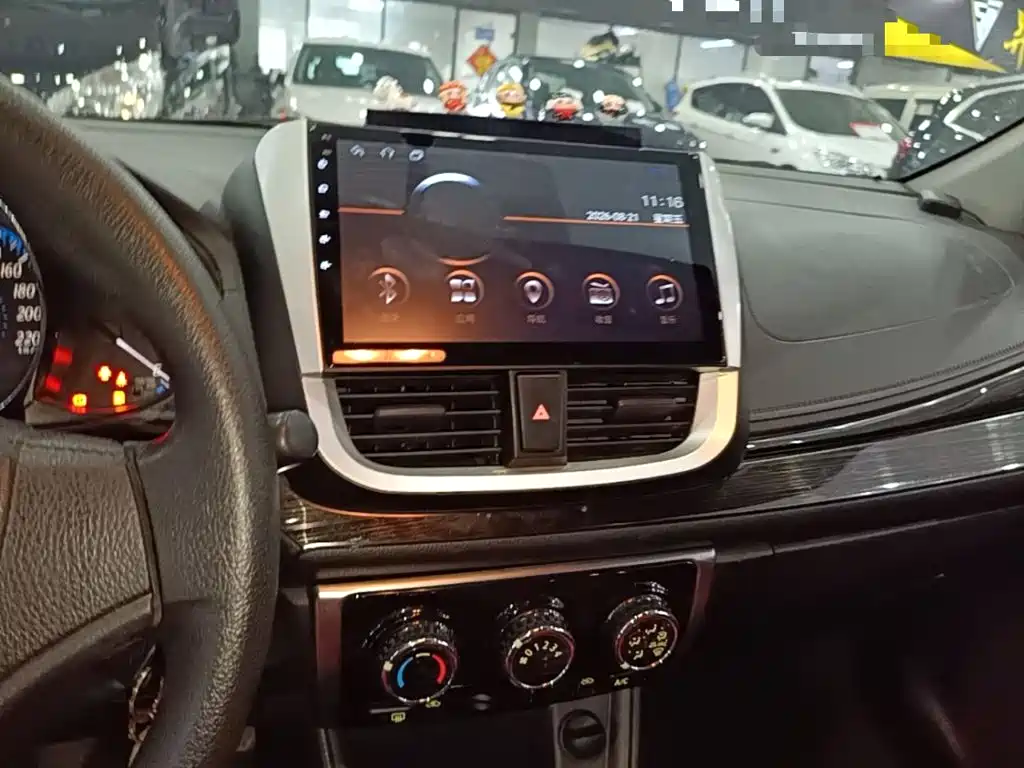 Toyota Yaris L 2019 — фото 13