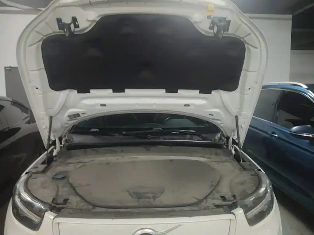 Volvo XC40 New Energy 2021 — фото 11