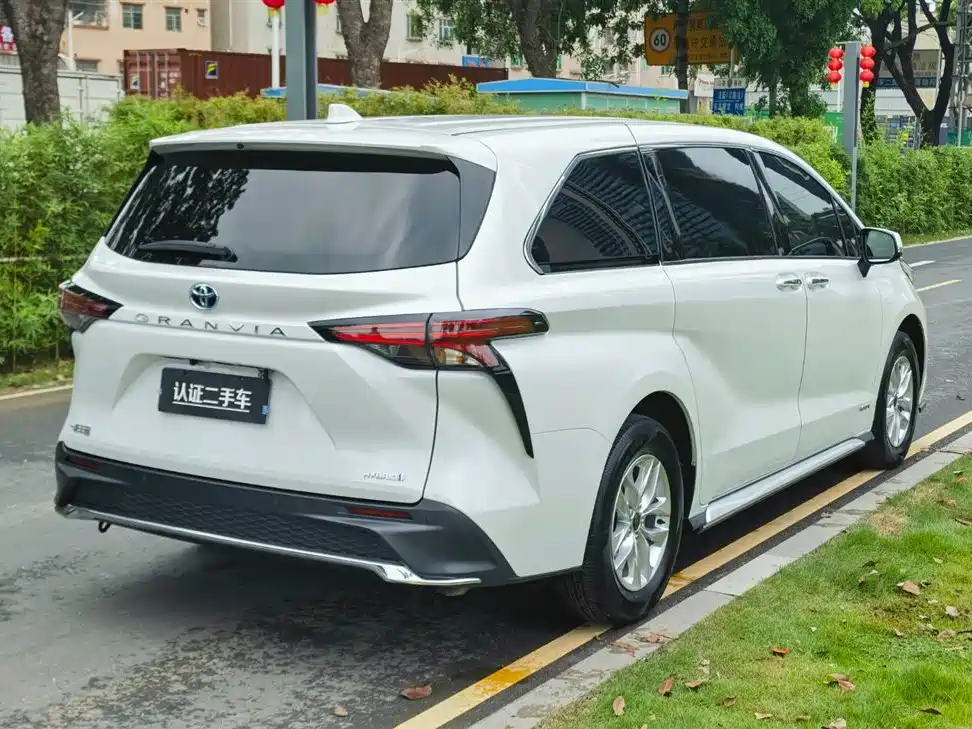 Toyota Granvia 2024