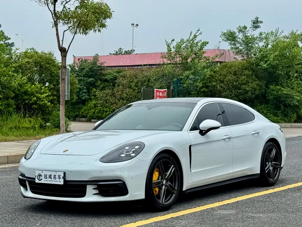 Porsche Panamera 2019 — фото 1