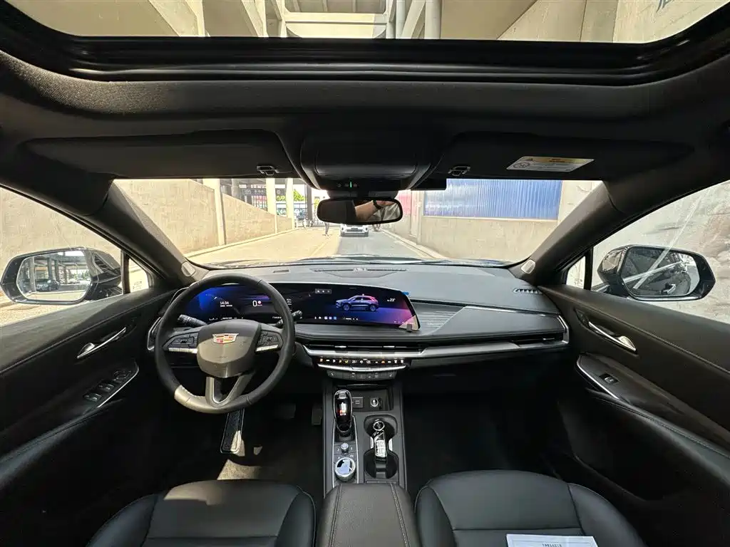 Cadillac XT4 2024 — фото 11