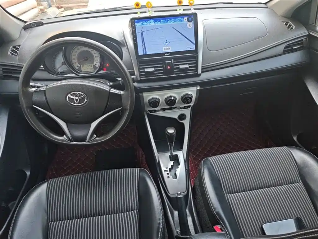 Toyota Yaris L 2015 — фото 6