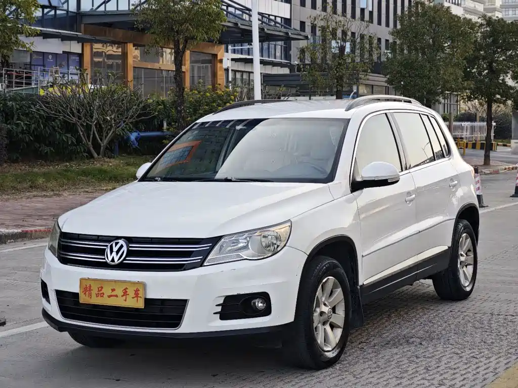 Volkswagen Tiguan 2013 — фото 1