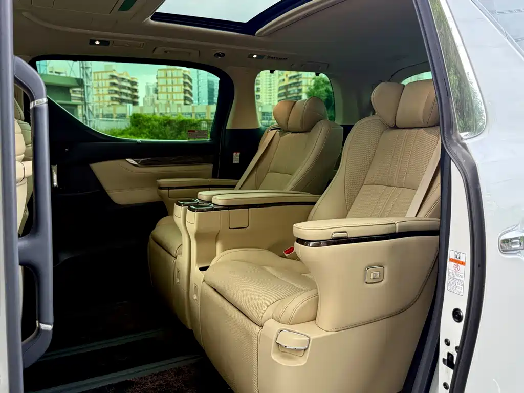 Toyota Alphard 2021 — фото 9