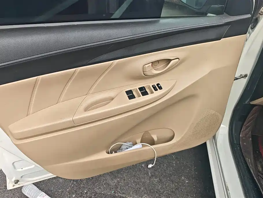 Toyota Vios 2015 — фото 7