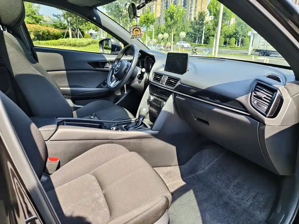 Mazda CX-4 2023