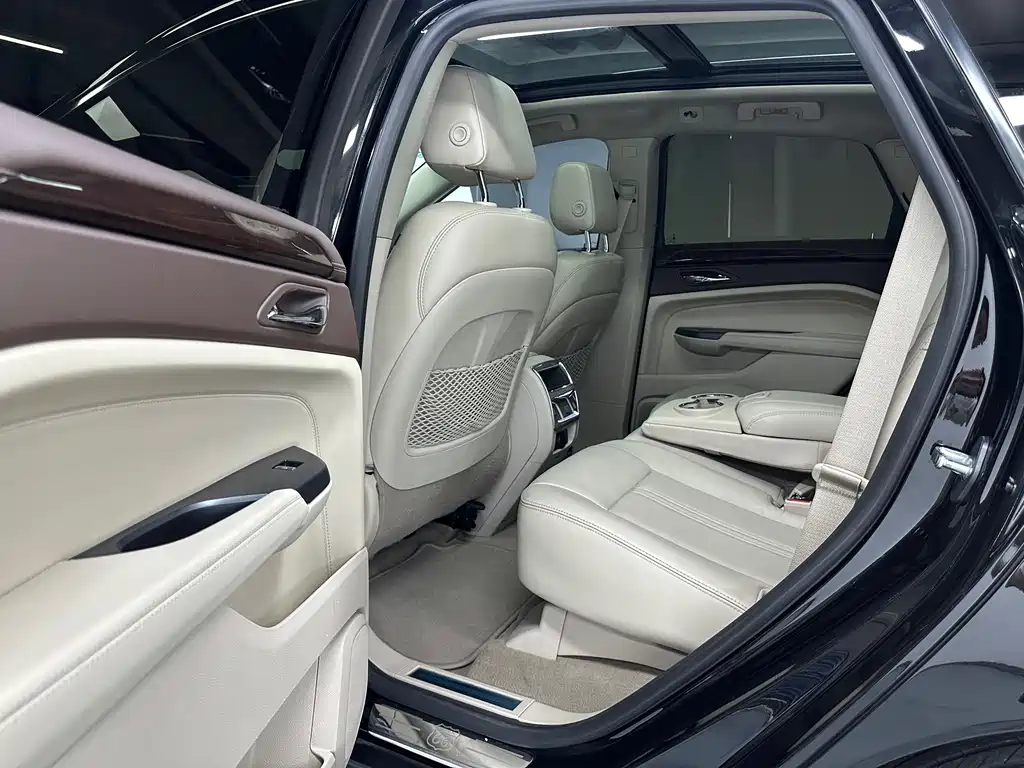 Cadillac SRX 2016 — фото 11