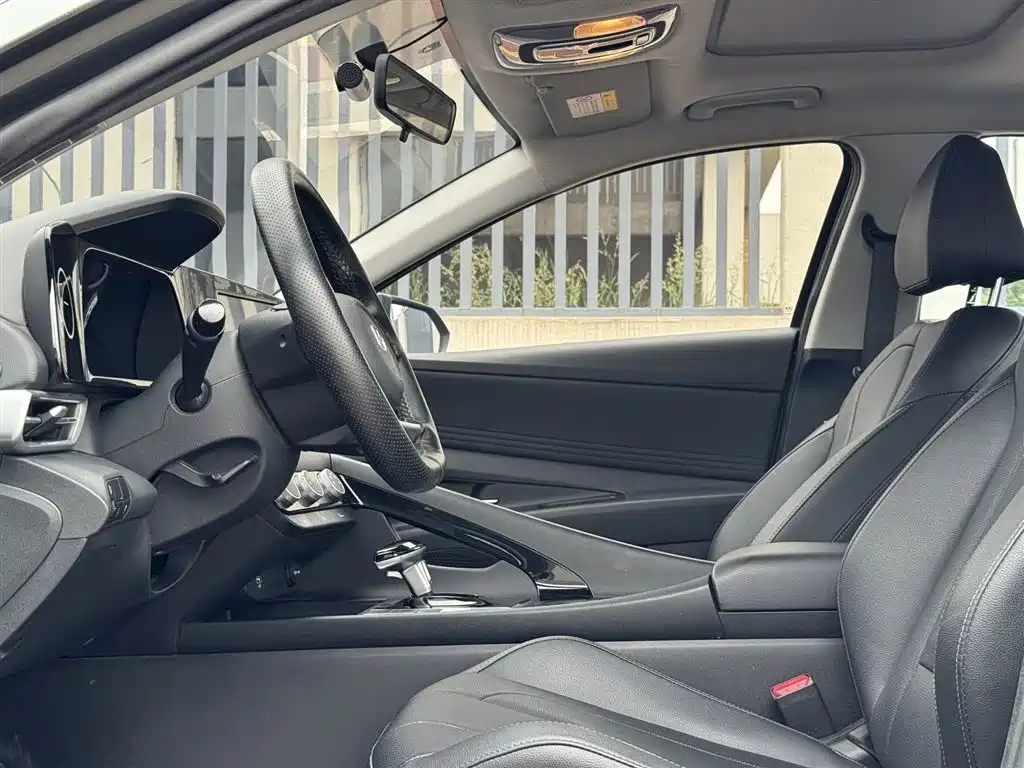 Hyundai Elantra 2023 — фото 4