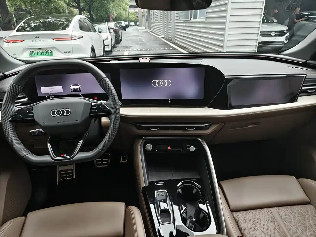 Audi Q5L 2025 — фото 10