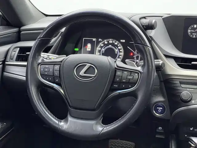 Lexus ES 2020 — фото 13
