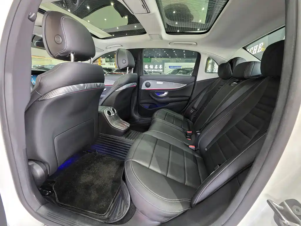 Mercedes-Benz E-Class 2022 — фото 13