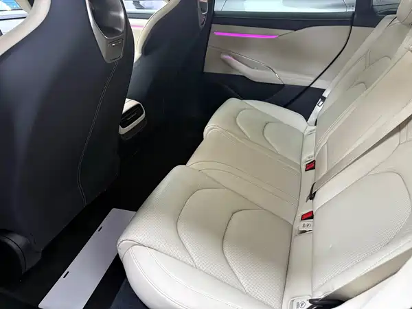 Xiaomi SU7 2025