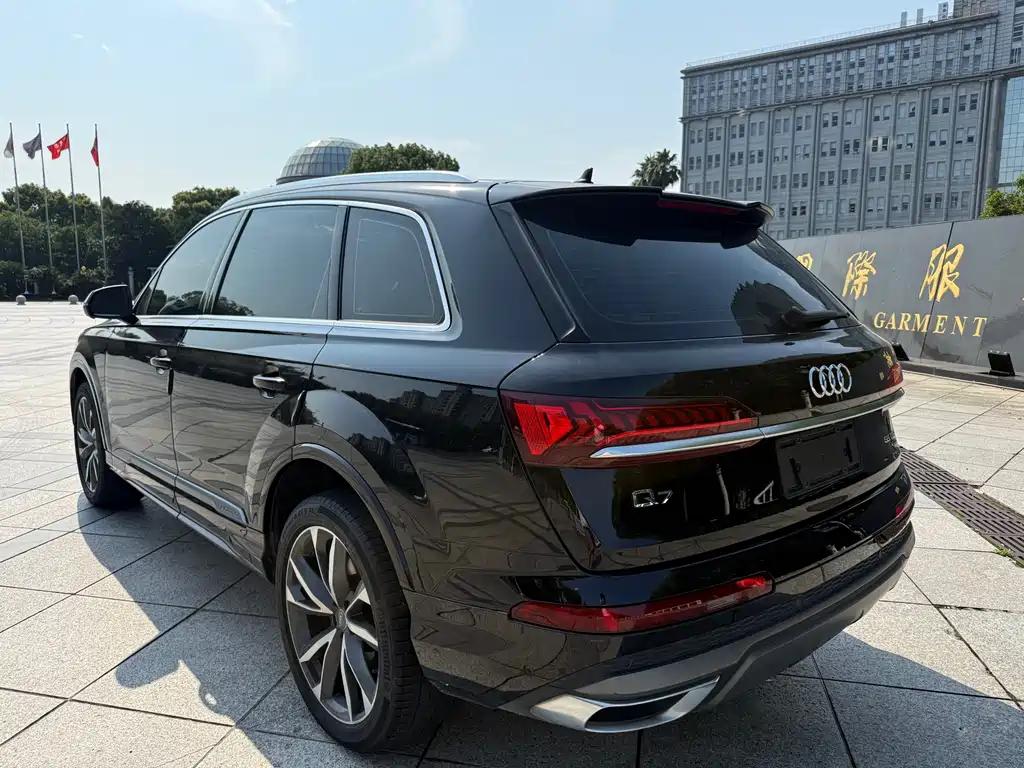 Audi Q7 2020 — фото 19