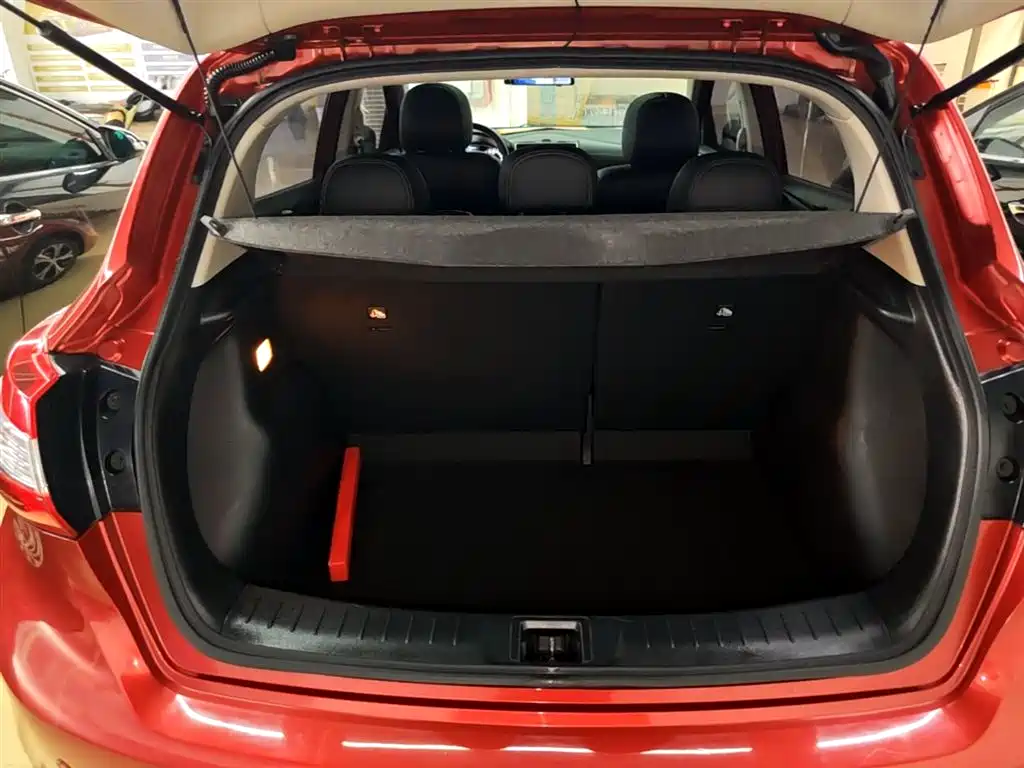 Nissan Tiida 2017 — фото 19