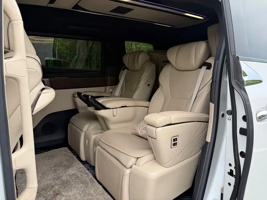 Toyota Alphard 2024 — фото 8