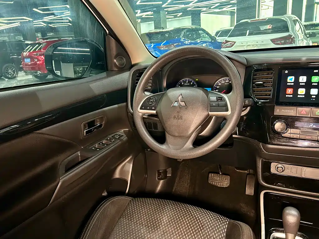 Mitsubishi Outlander 2022 — фото 24
