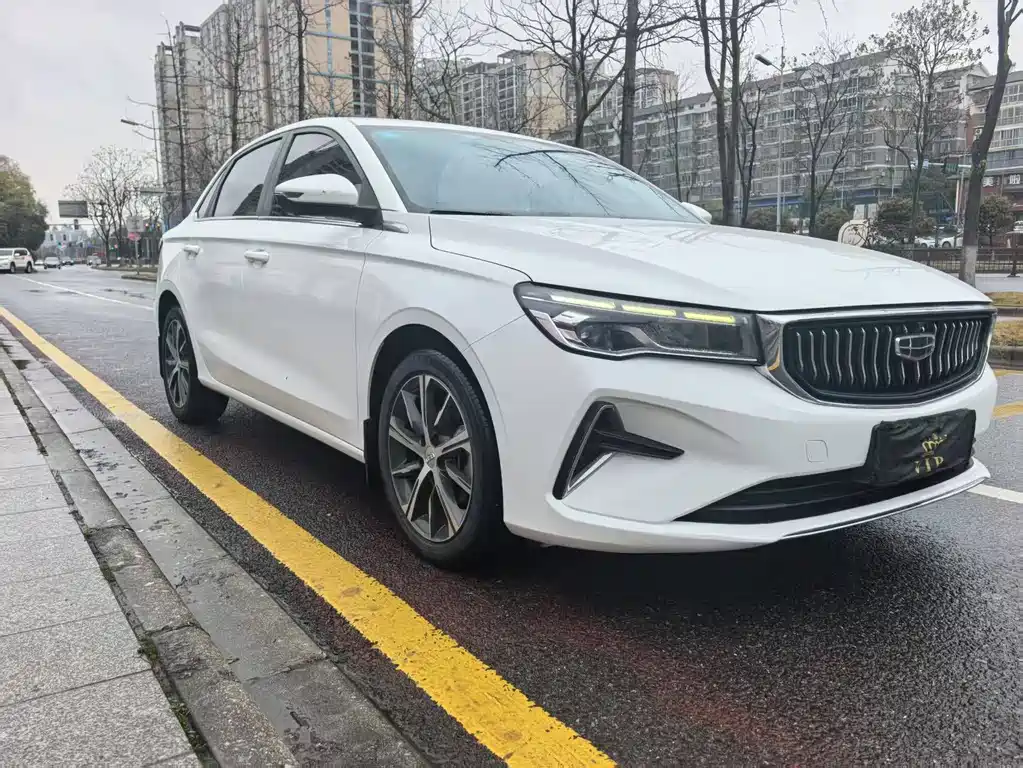 Geely Emgrand 2022