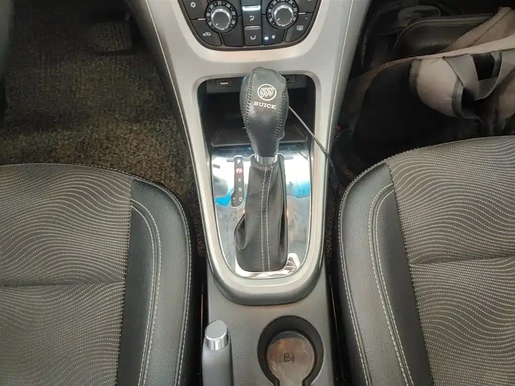 Buick Excelle 2015 — фото 14