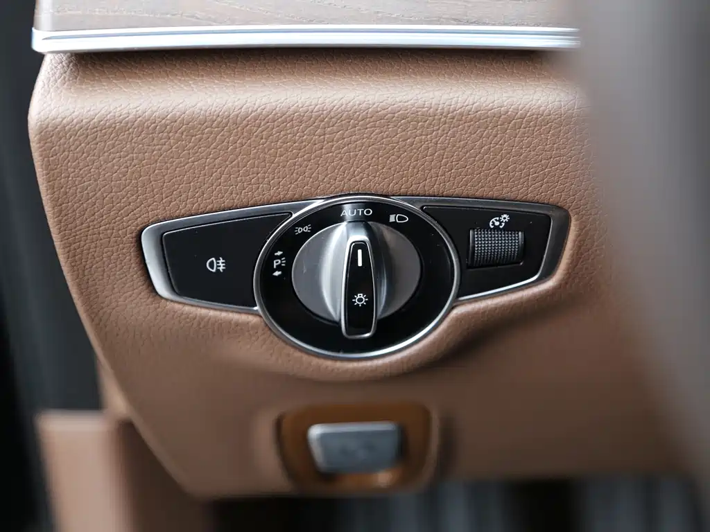 Mercedes-Benz E-Class 2021 — фото 13