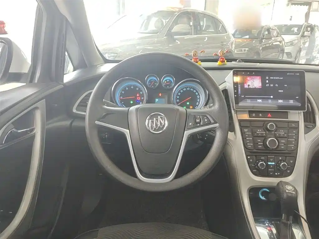 Buick Excelle 2015 — фото 11