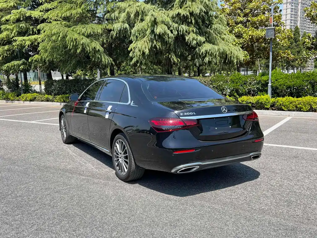 Mercedes-Benz E-Class 2023 — фото 4