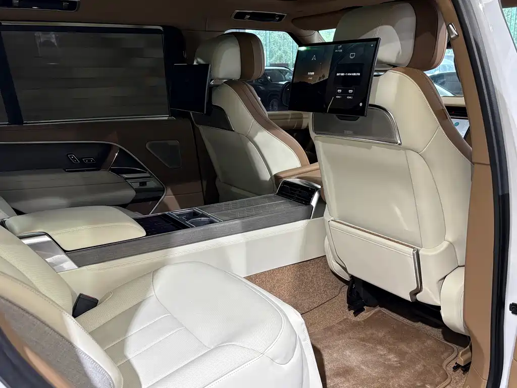 Land Rover Range Rover 2024 — фото 17