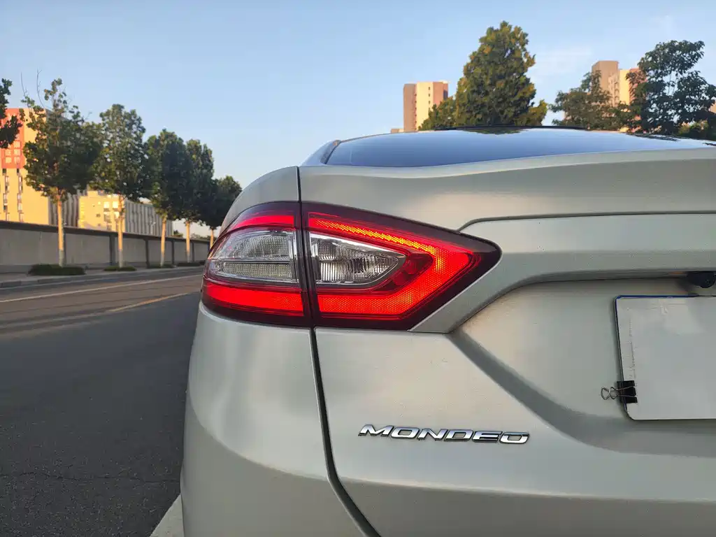 Ford Mondeo 2015 — фото 19