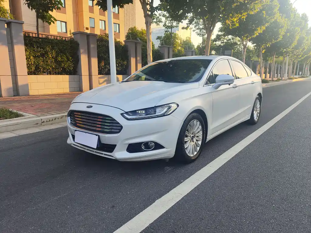 Ford Mondeo 2015 — фото 1