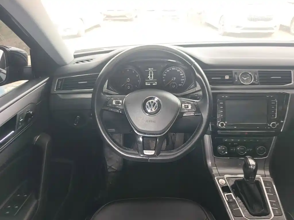 Volkswagen Passat 2017 — фото 17