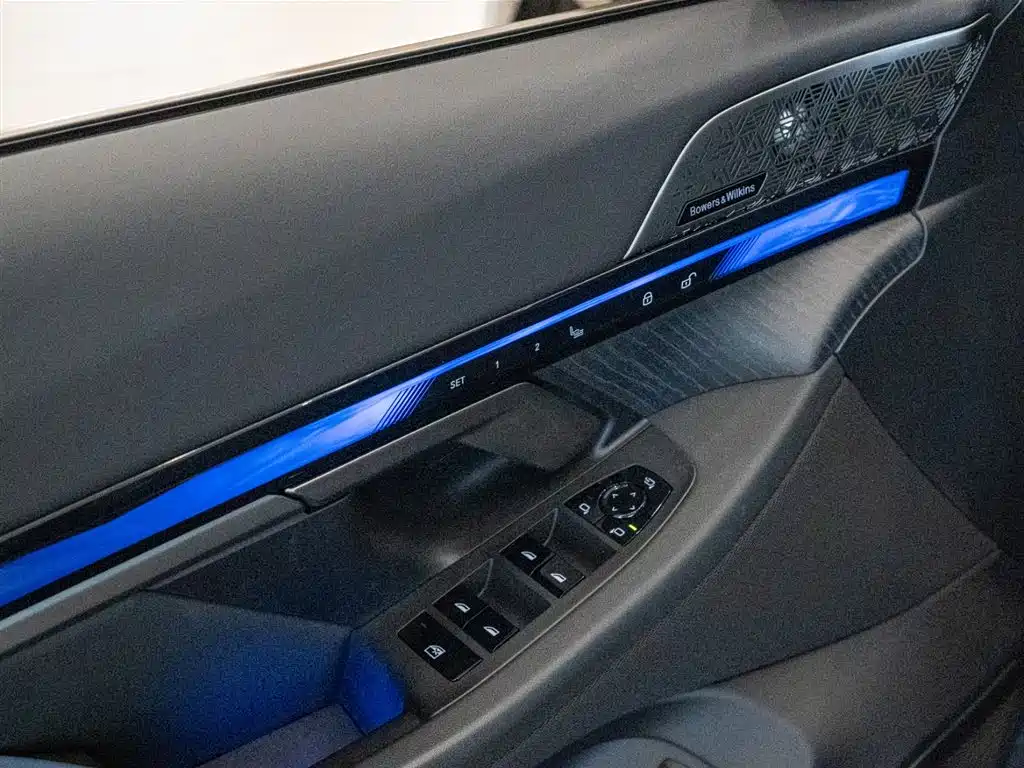 BMW 5 Series 2024 — фото 13
