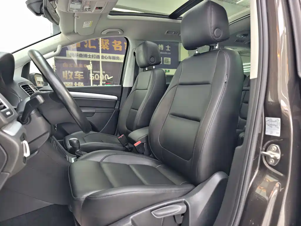 Volkswagen Sharan 2017 — фото 16